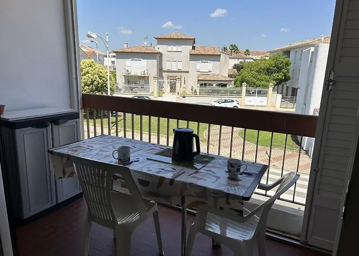 2 Pieces Climatise Avec Terrasse Et Parking Prive - 6 Couchages - - Fr-1-250-257 * Le Grau-du-Roi