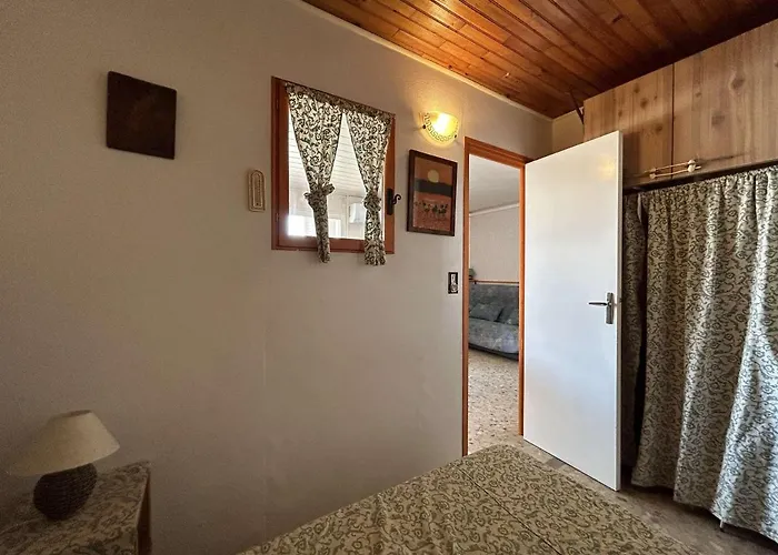 2 Pieces Climatise Avec Terrasse Et Parking Prive - 6 Couchages - - Fr-1-250-257 * Le Grau-du-Roi